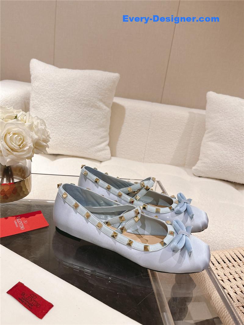 Va1e*ntin0 vintage craft pyramid big willow studded flats