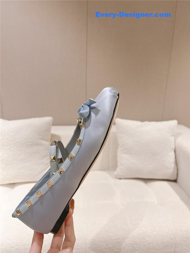 Va1e*ntin0 vintage craft pyramid big willow studded flats