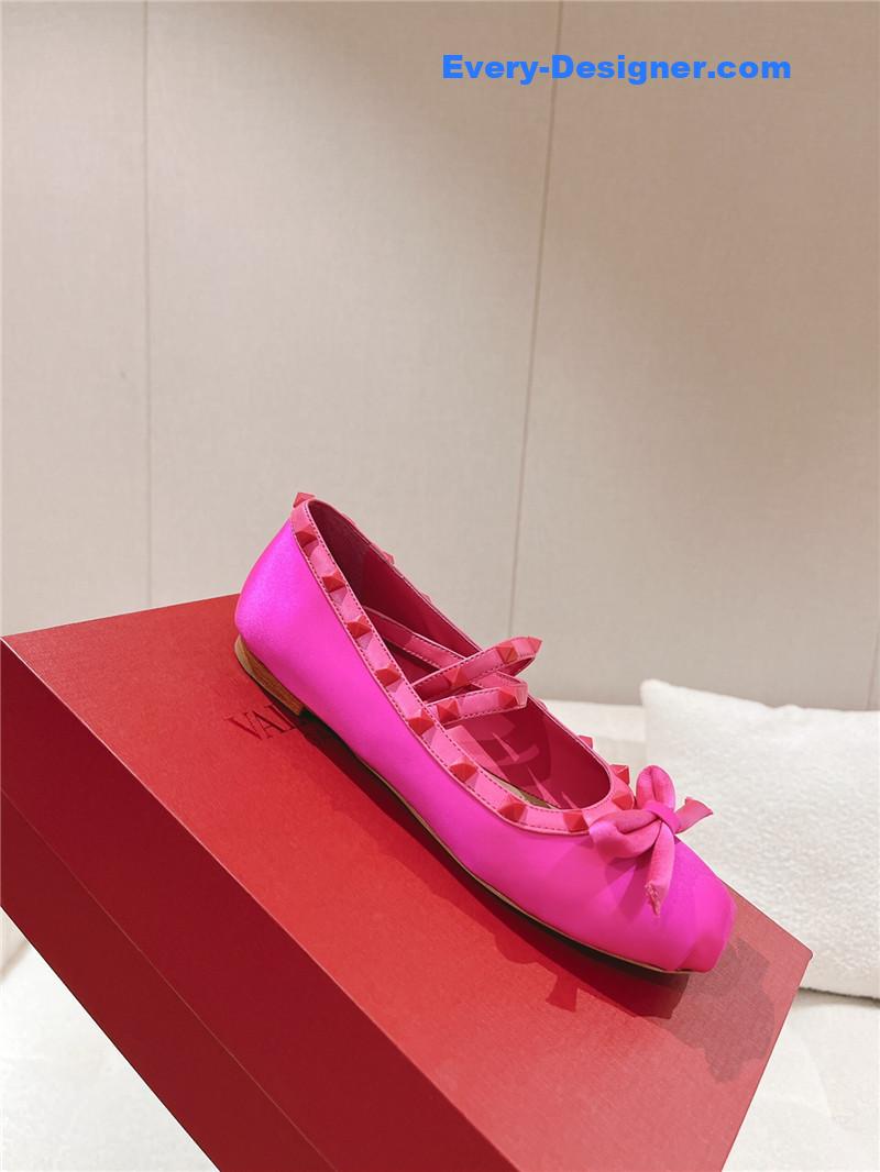 Va1e*ntin0 vintage craft pyramid big willow studded flats