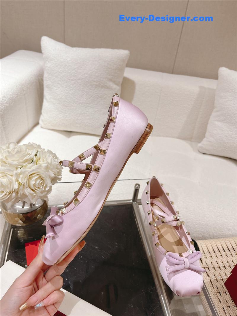 Va1e*ntin0 vintage craft pyramid big willow studded flats