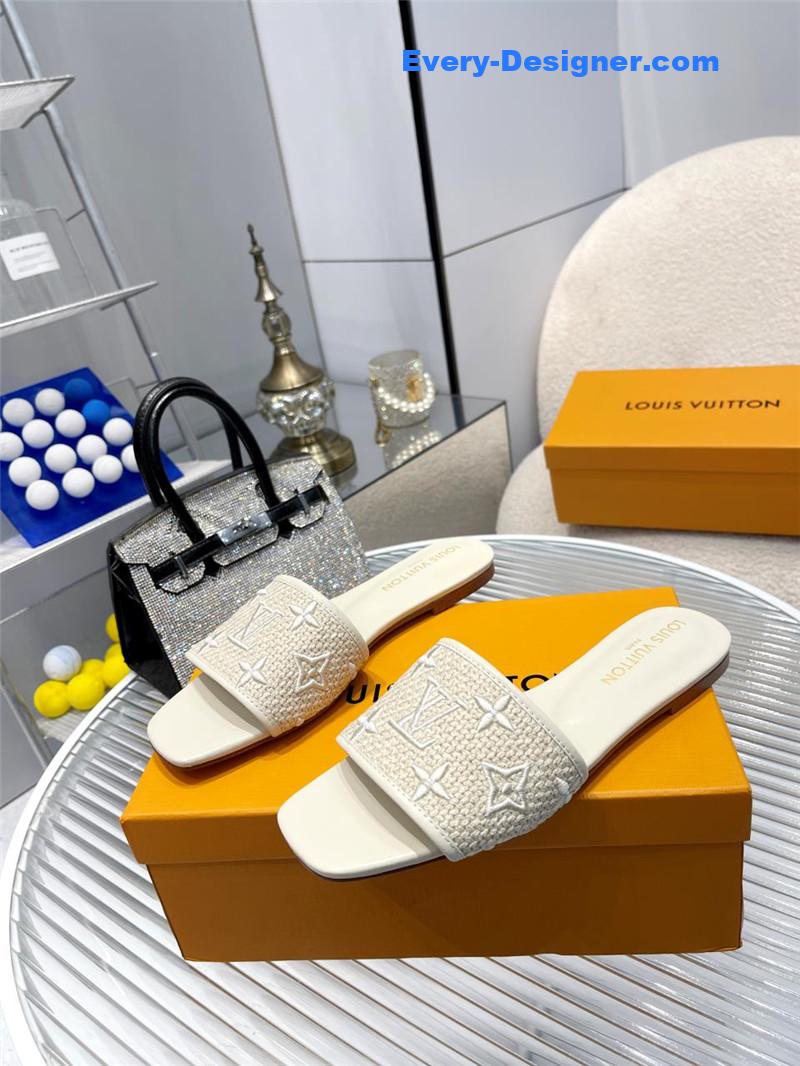 l0vis Vvtt0n lv catwalk flat slippers
