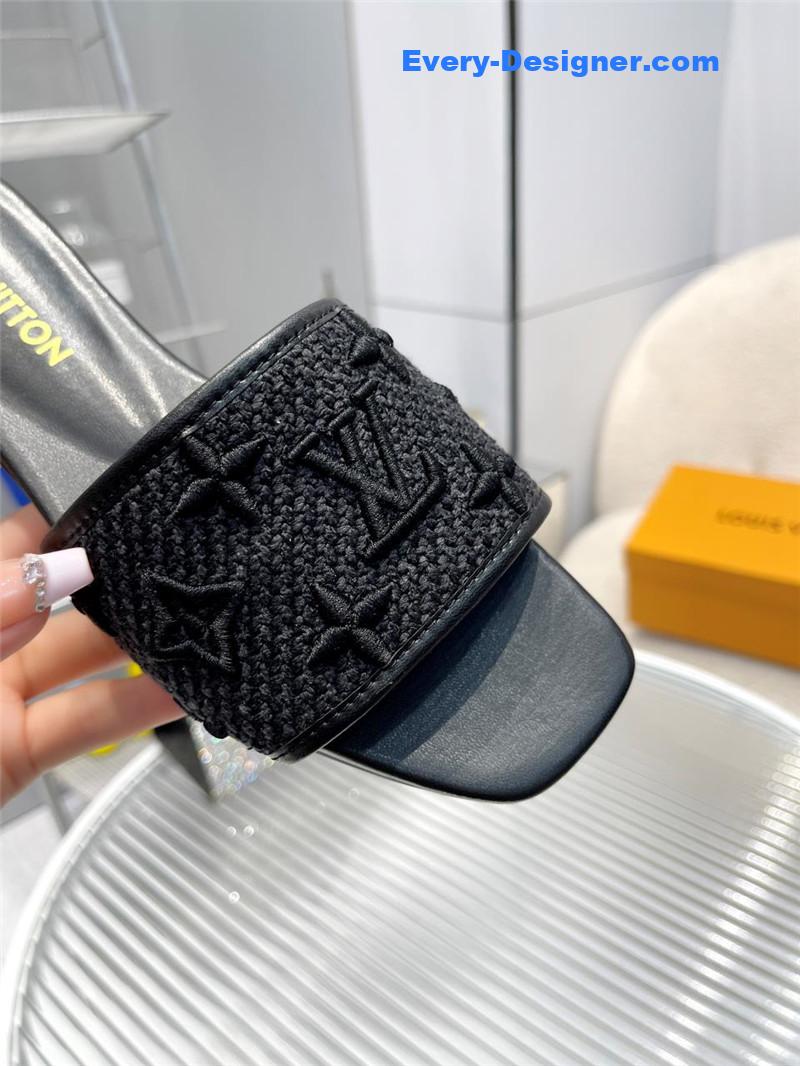 l0vis Vvtt0n lv catwalk flat slippers