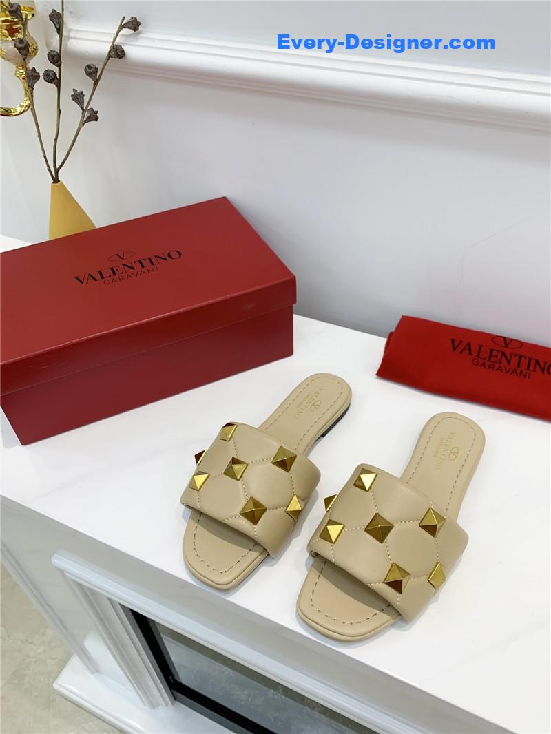 Va1e*ntin0 latest slippers