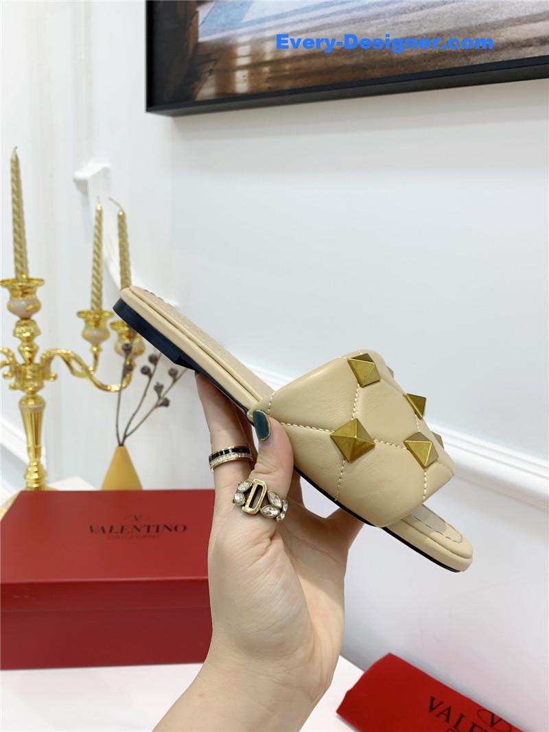 Va1e*ntin0 latest slippers