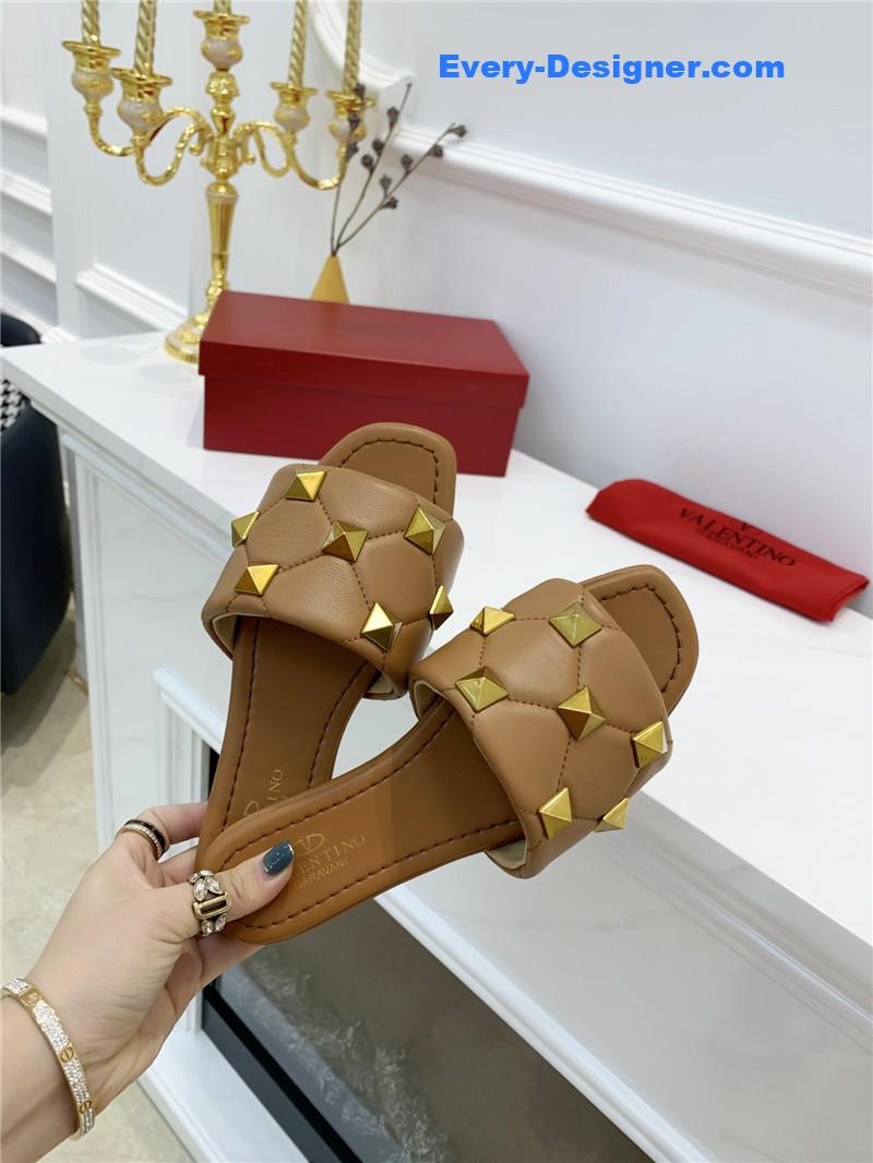 Va1e*ntin0 latest slippers