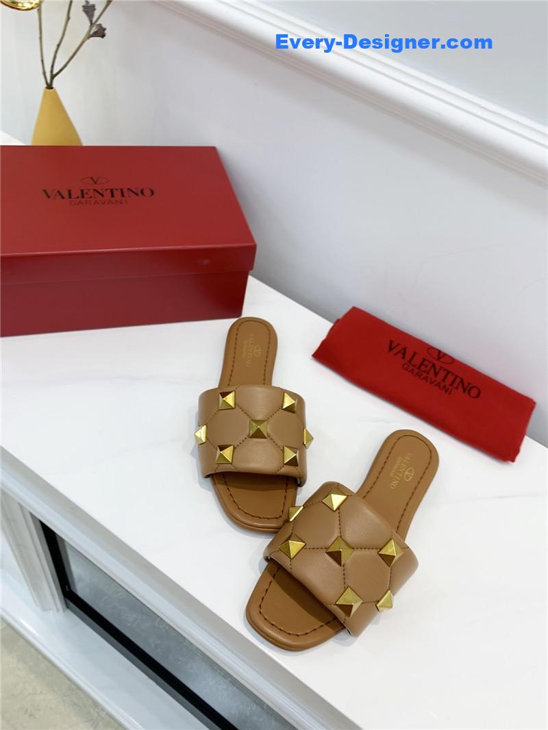 Va1e*ntin0 latest slippers