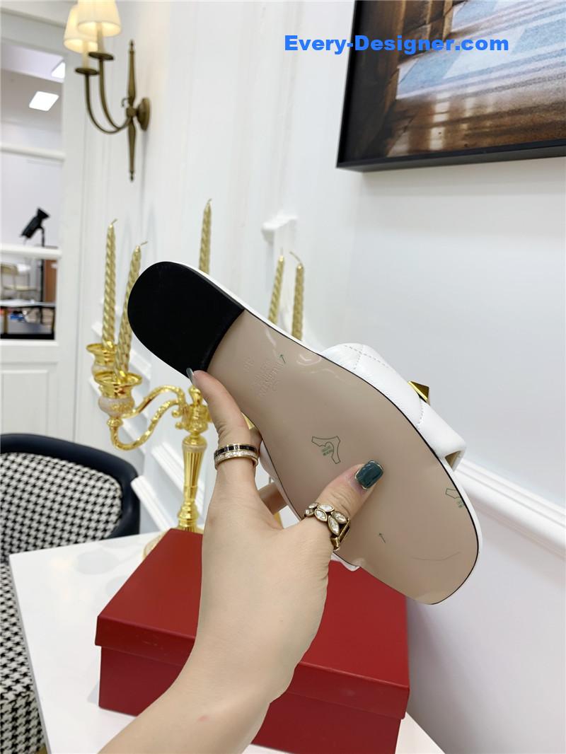 Va1e*ntin0 latest slippers
