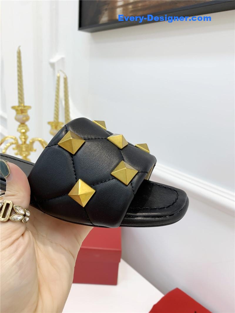 Va1e*ntin0 latest slippers