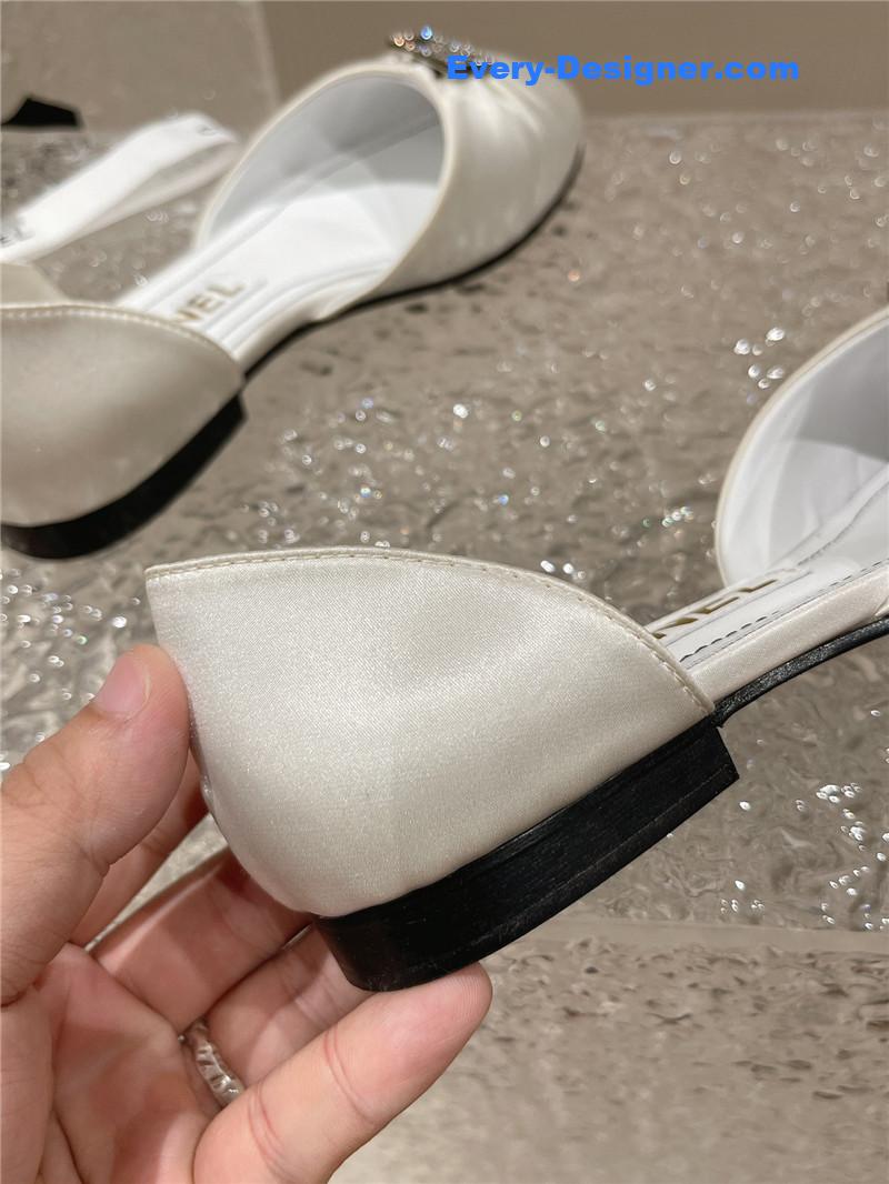 cc explosion D1am0nd buckle hollow sandals