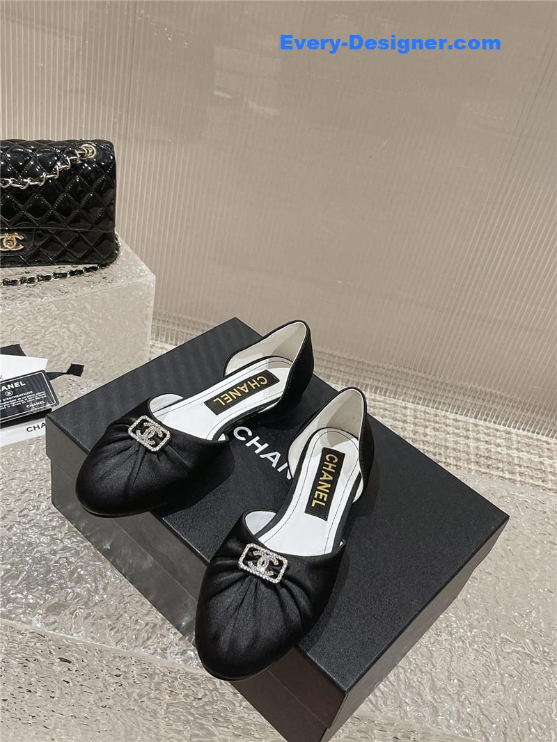 cc explosion D1am0nd buckle hollow sandals