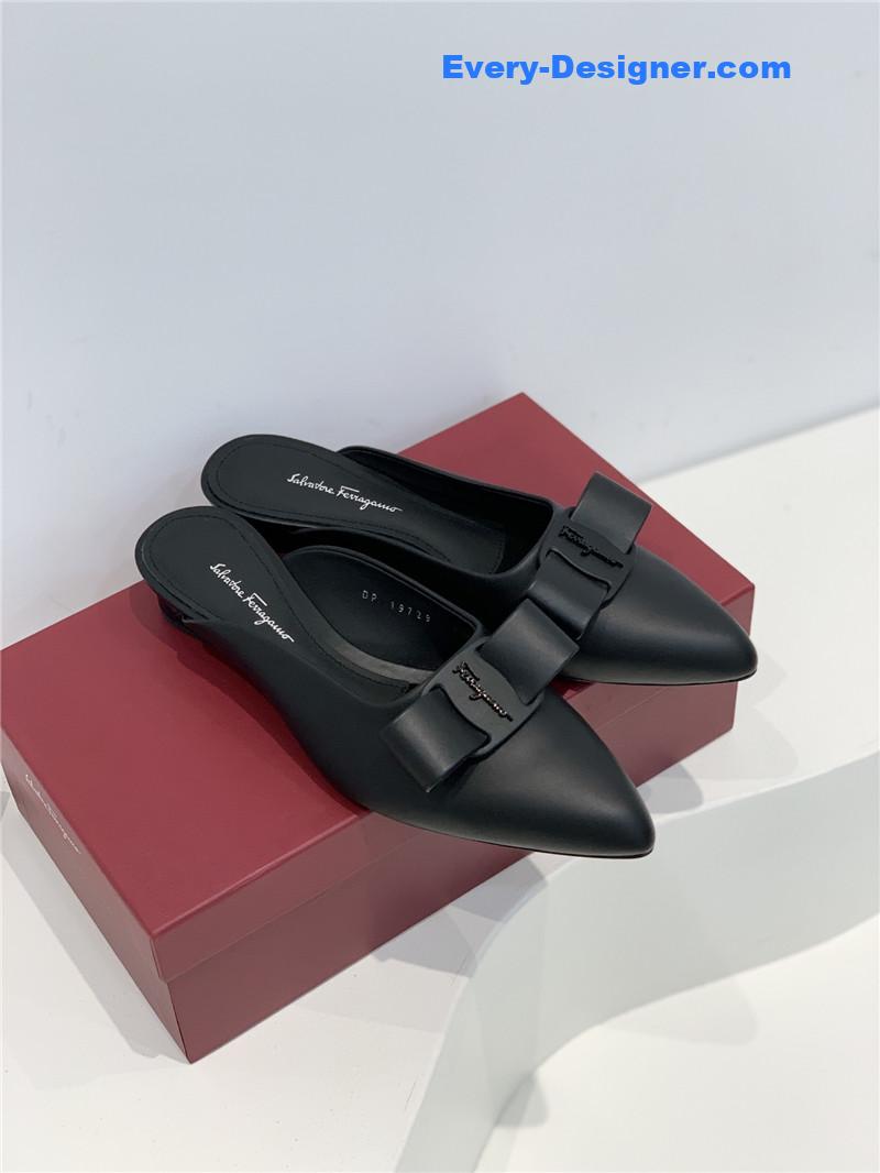 Salvatore Ferragamo new pointed half drag bow slippers