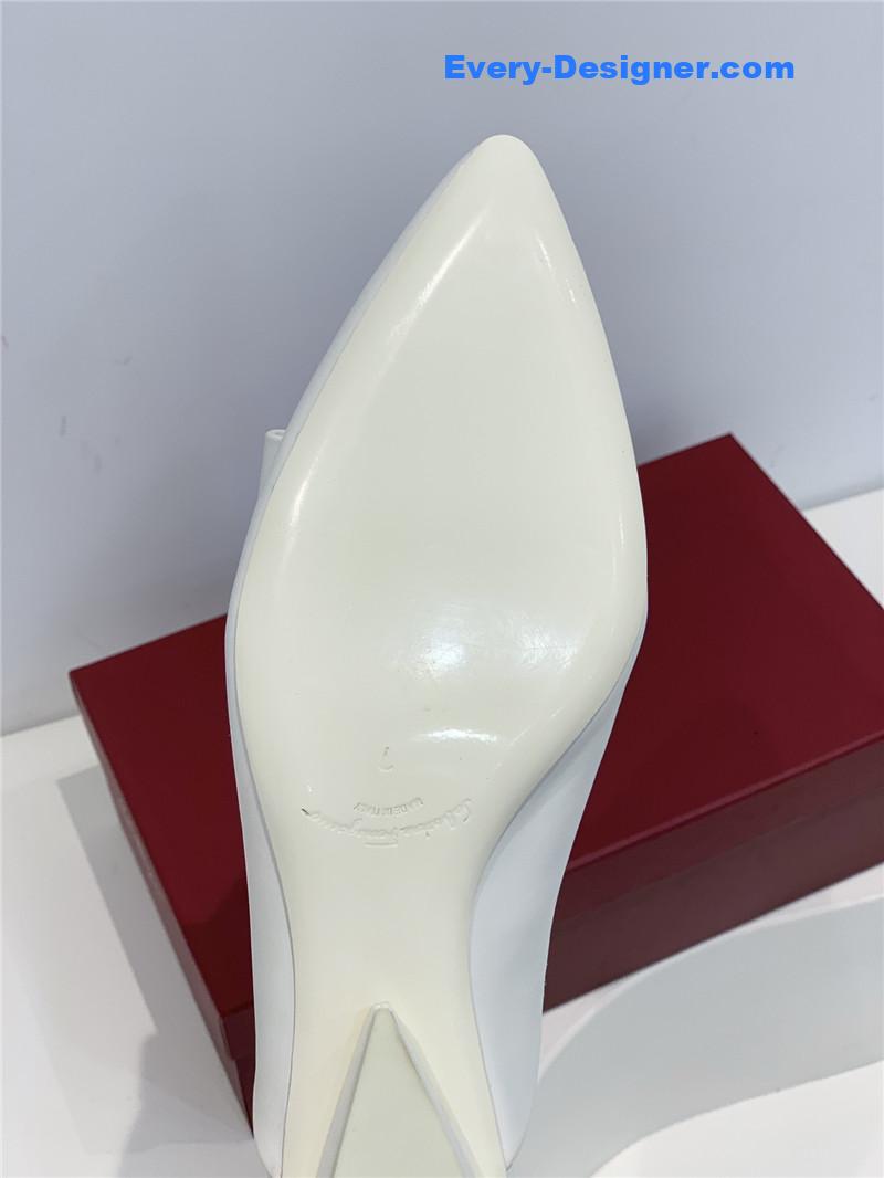 Salvatore Ferragamo new pointed half drag bow slippers