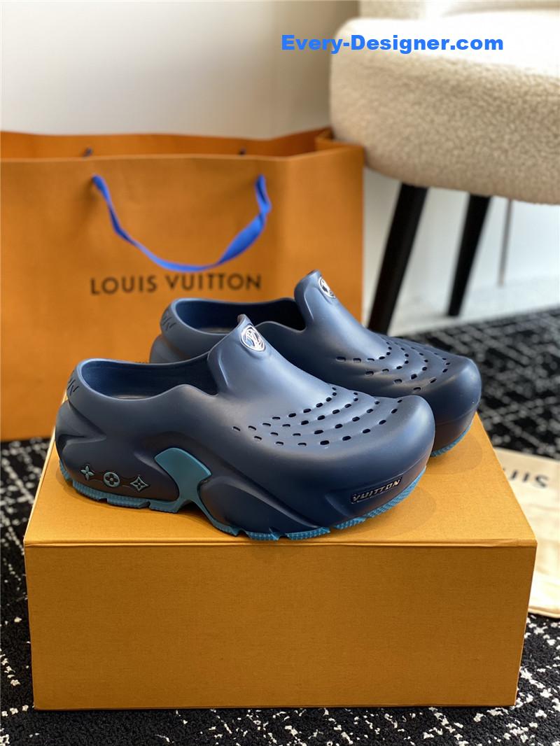 l0vis Vvtt0n lv new shark slippers