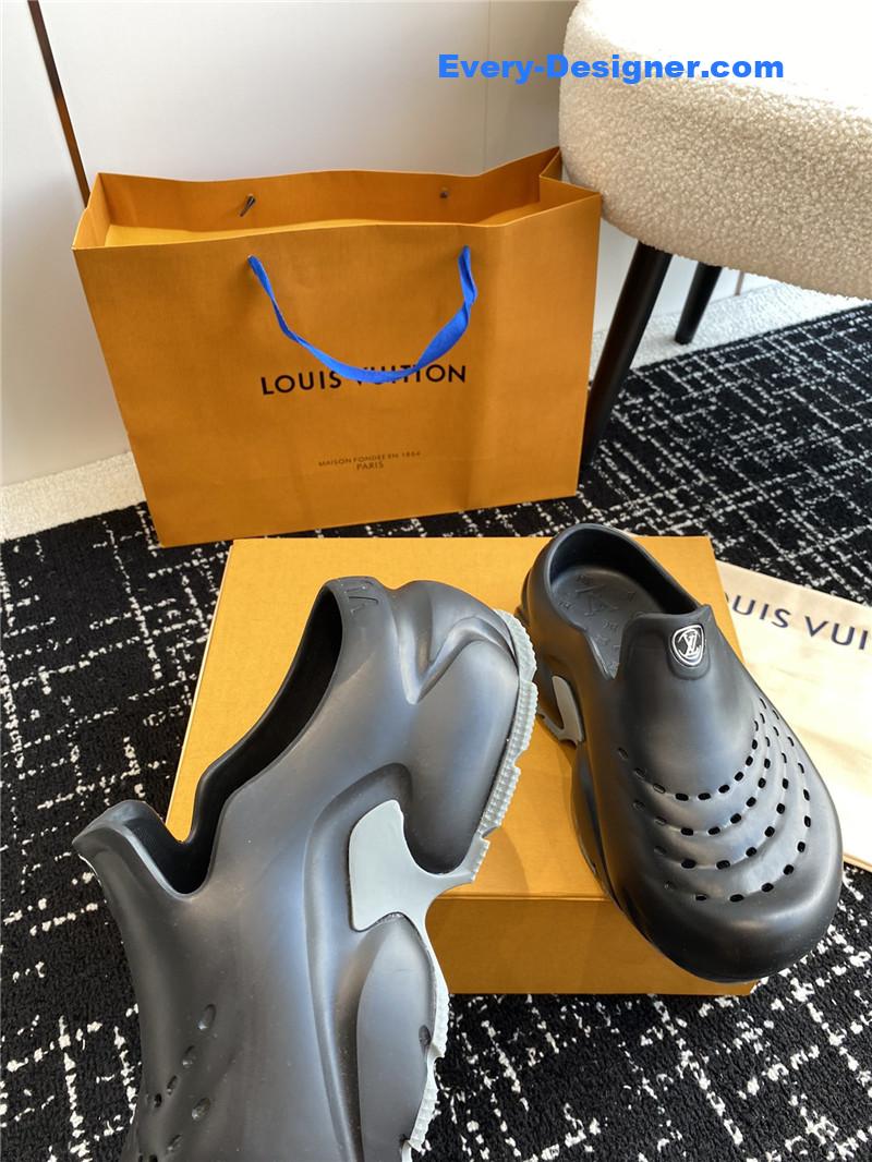 l0vis Vvtt0n lv new shark slippers