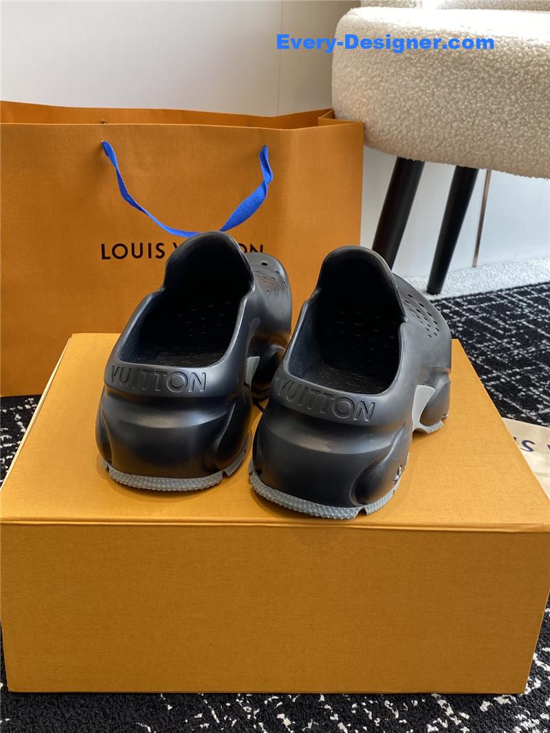 l0vis Vvtt0n lv new shark slippers