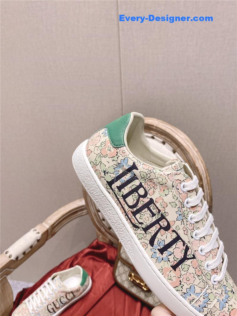 Gvc*1 classic sports lace-up white shoes