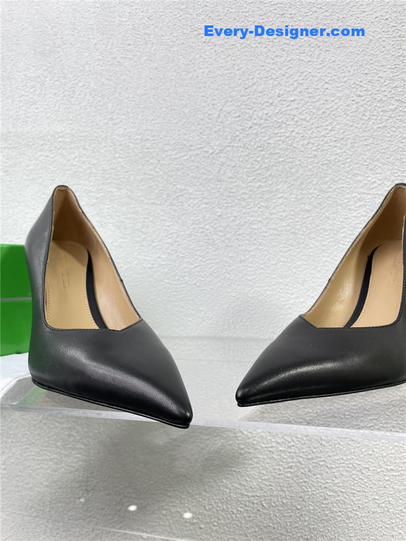 b0tt*ga Ven*ta puntas wedge pumps