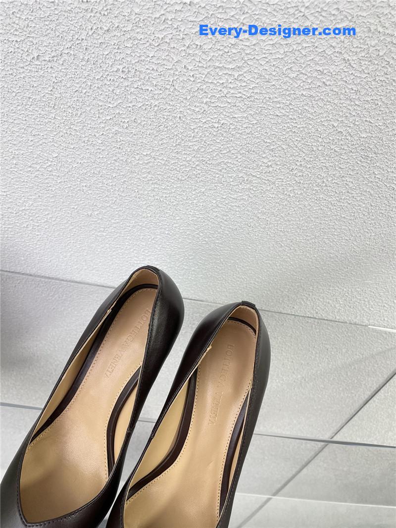 b0tt*ga Ven*ta puntas wedge pumps