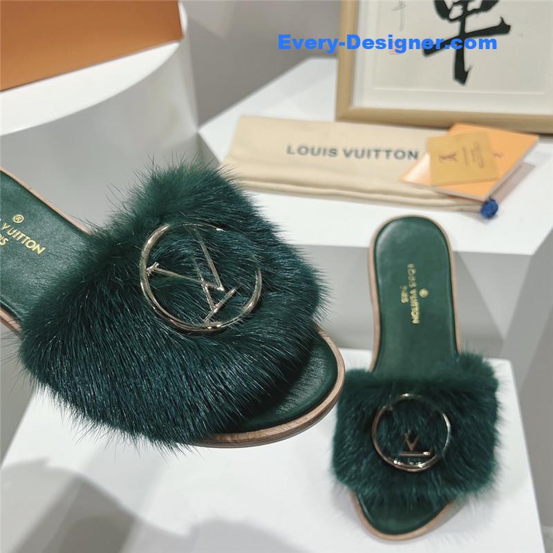 l0vis Vvtt0n lv flat open toe sandals