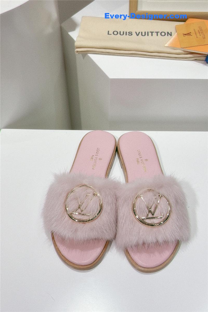 l0vis Vvtt0n lv flat open toe sandals