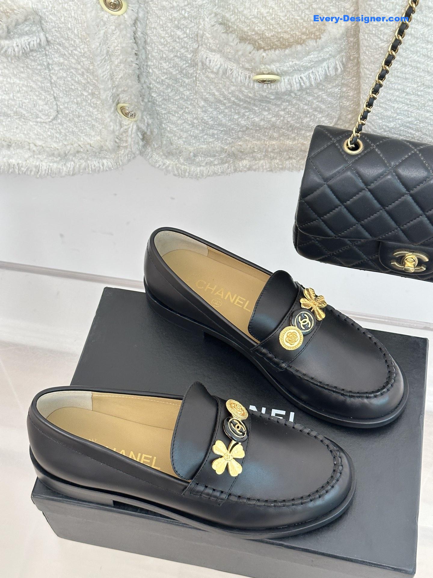 CC classic double C gold four-leaf clover gold coin loafers