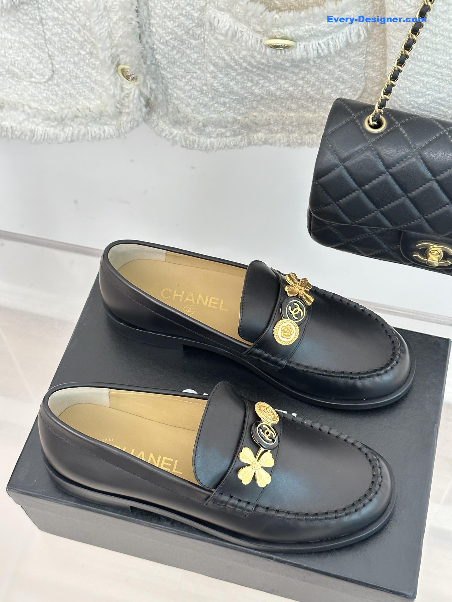 CC classic double C gold four-leaf clover gold coin loafers