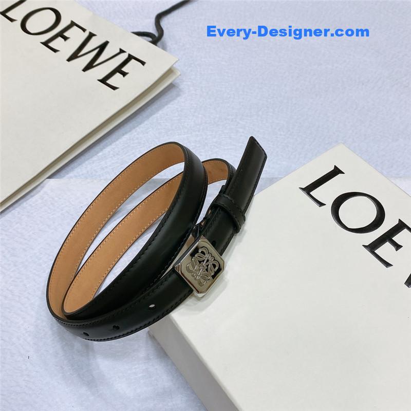 L0ew* narrow belt in smooth calfskin