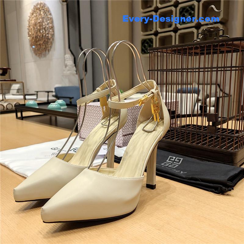 Givenchy classic lock metal buckle pumps