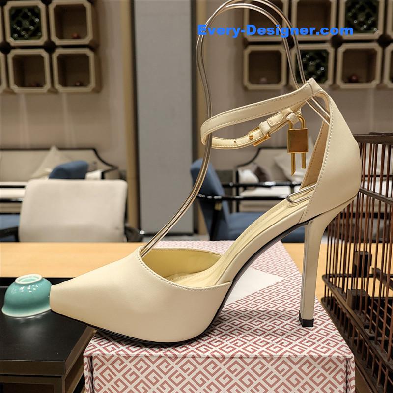 Givenchy classic lock metal buckle pumps