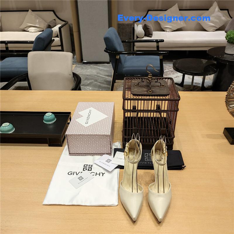 Givenchy classic lock metal buckle pumps