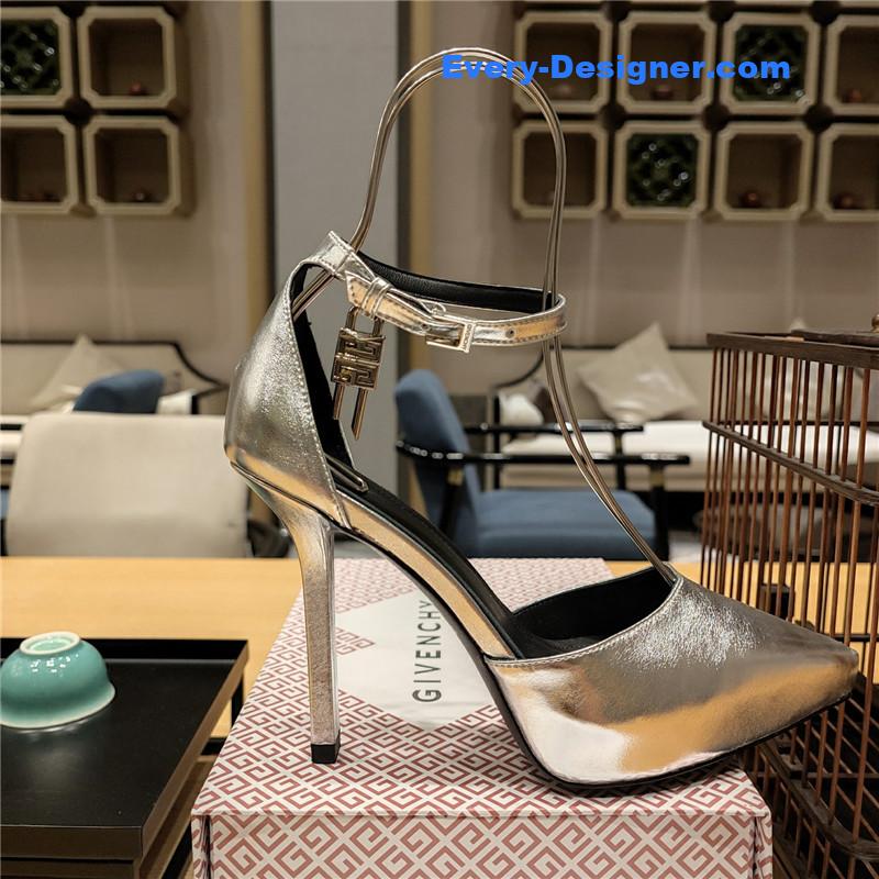 Givenchy classic lock metal buckle pumps