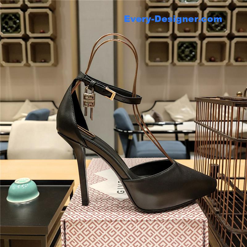 Givenchy classic lock metal buckle pumps
