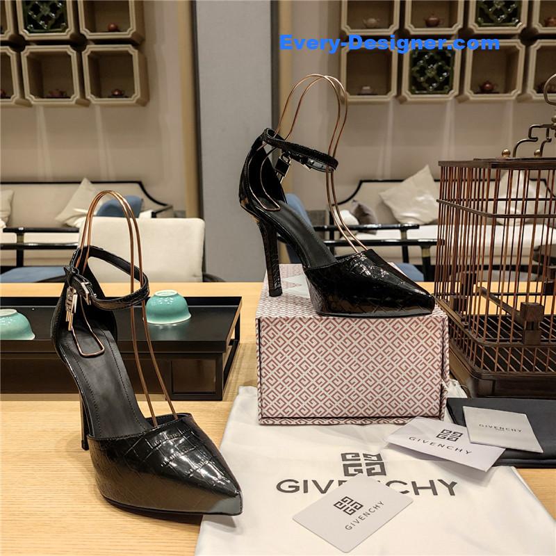 Givenchy classic lock metal buckle pumps