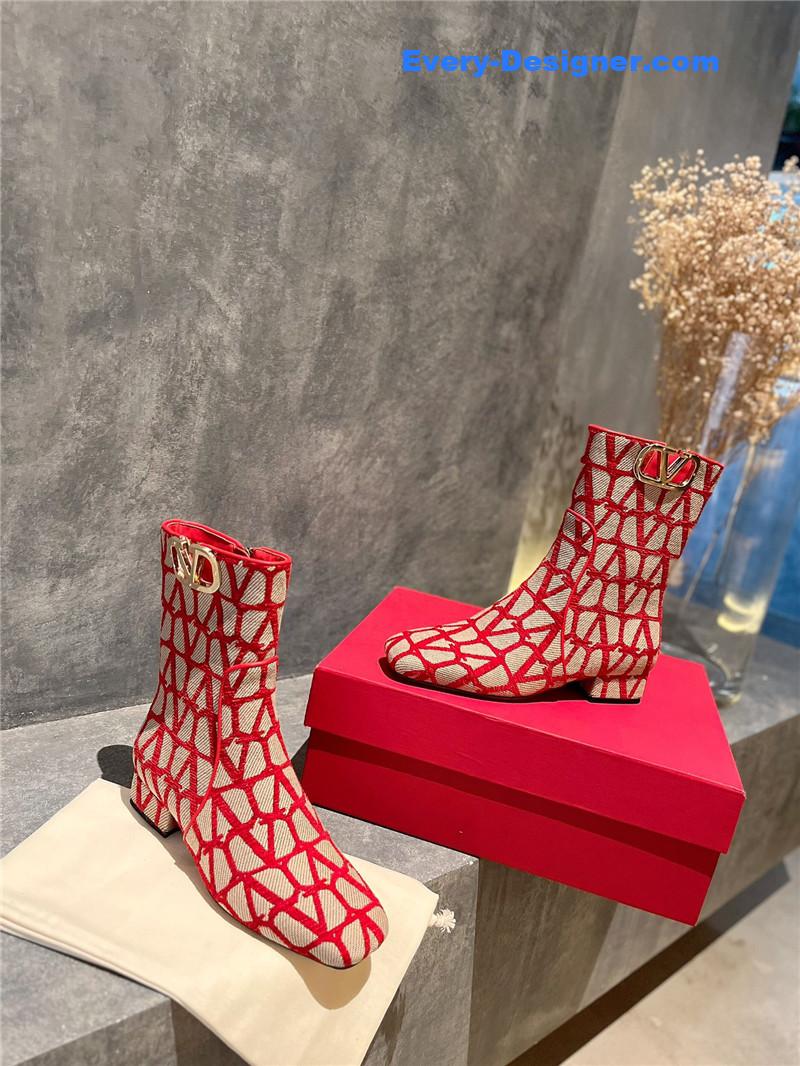 Va1e*ntin0 leather outsole ankle boots