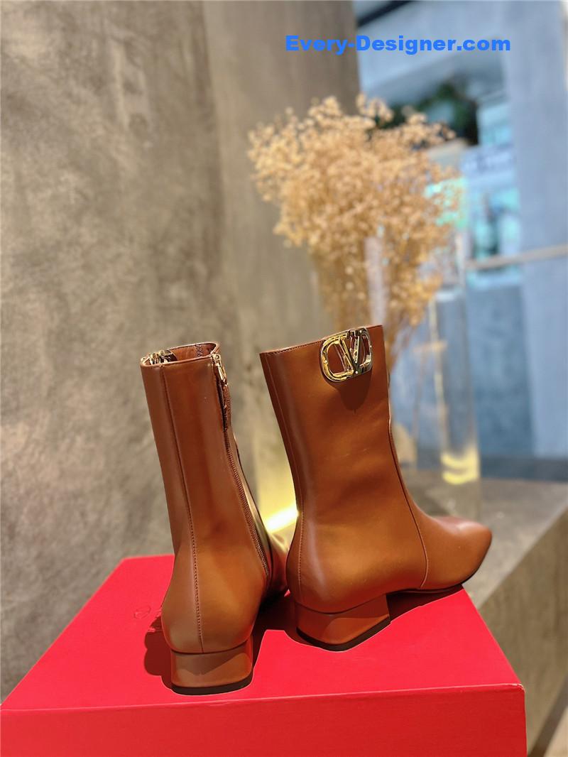 Va1e*ntin0 leather outsole ankle boots