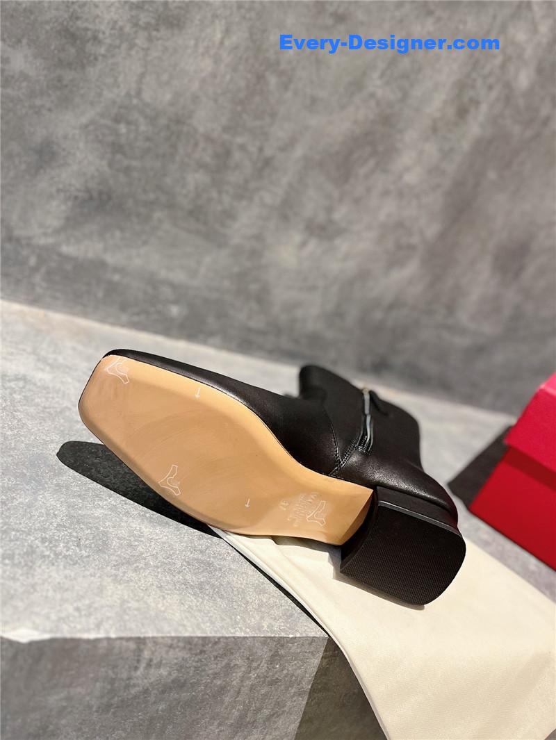 Va1e*ntin0 leather outsole ankle boots