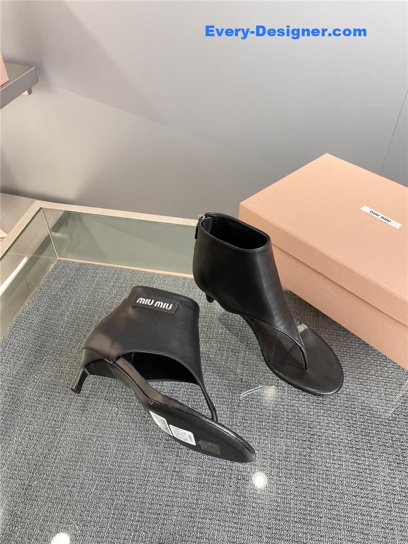 M1um1u sandals