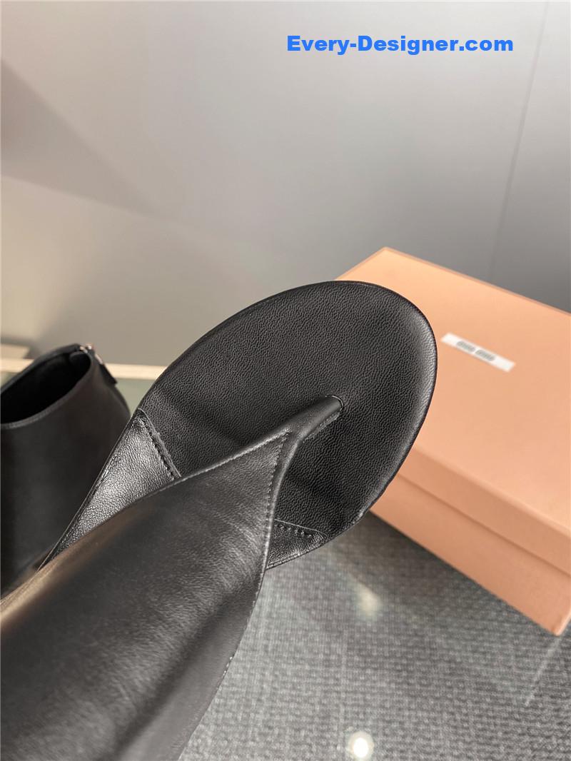M1um1u sandals