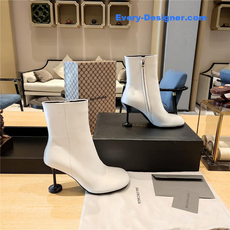 Ba1en*iaga wine glass heeled round toe boots