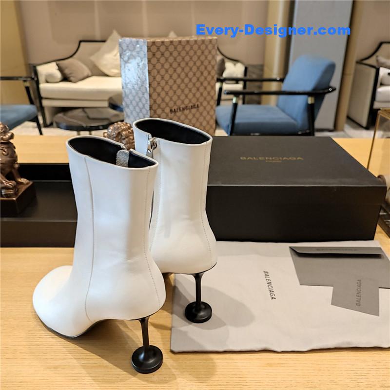 Ba1en*iaga wine glass heeled round toe boots