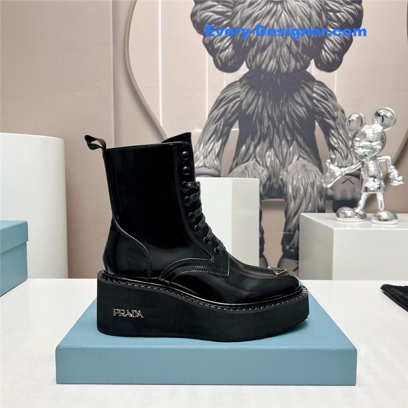 Pra*a round toe platform lace-up ankle boots