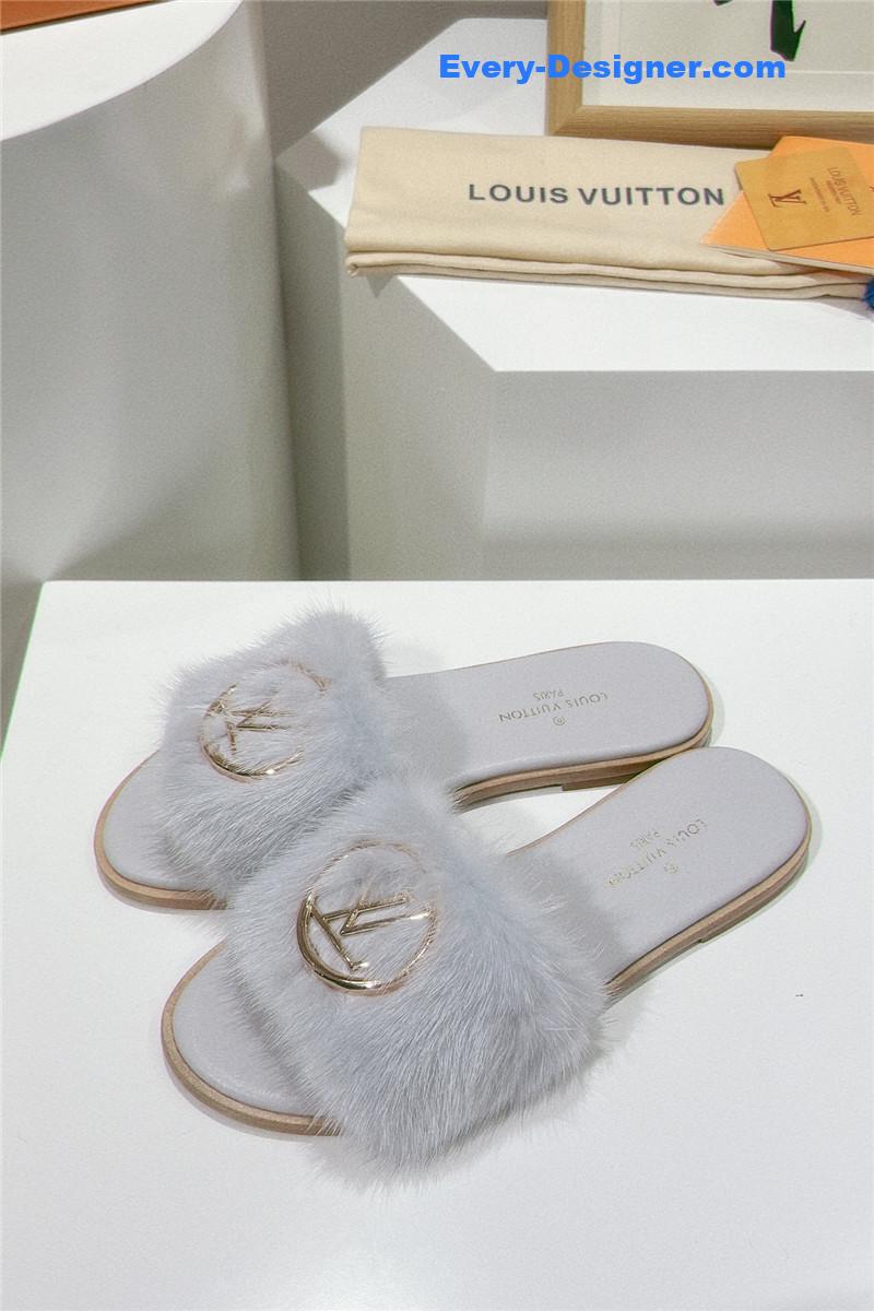 l0vis Vvtt0n lv flat open toe sandals