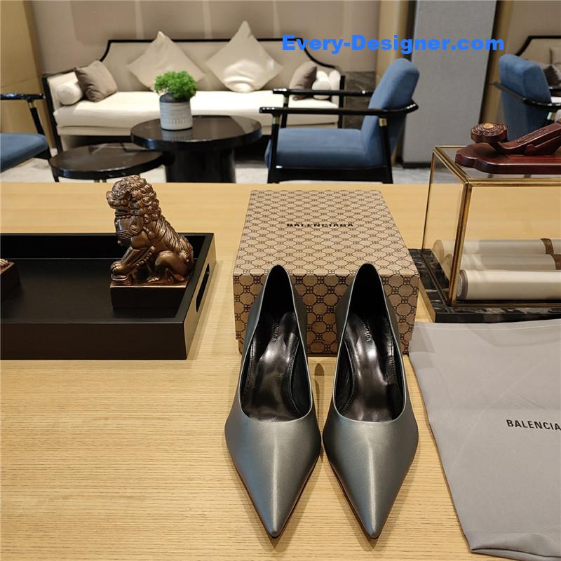 Ba1en*iaga prismatic triangle mules pumps