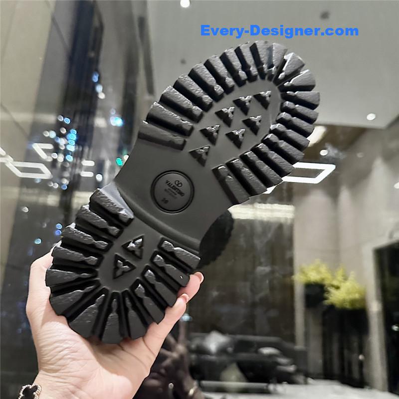 Va1e*ntin0 rivet style martin boots