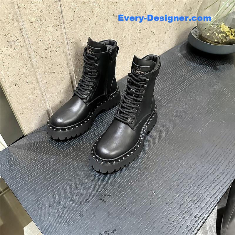 Va1e*ntin0 rivet style martin boots