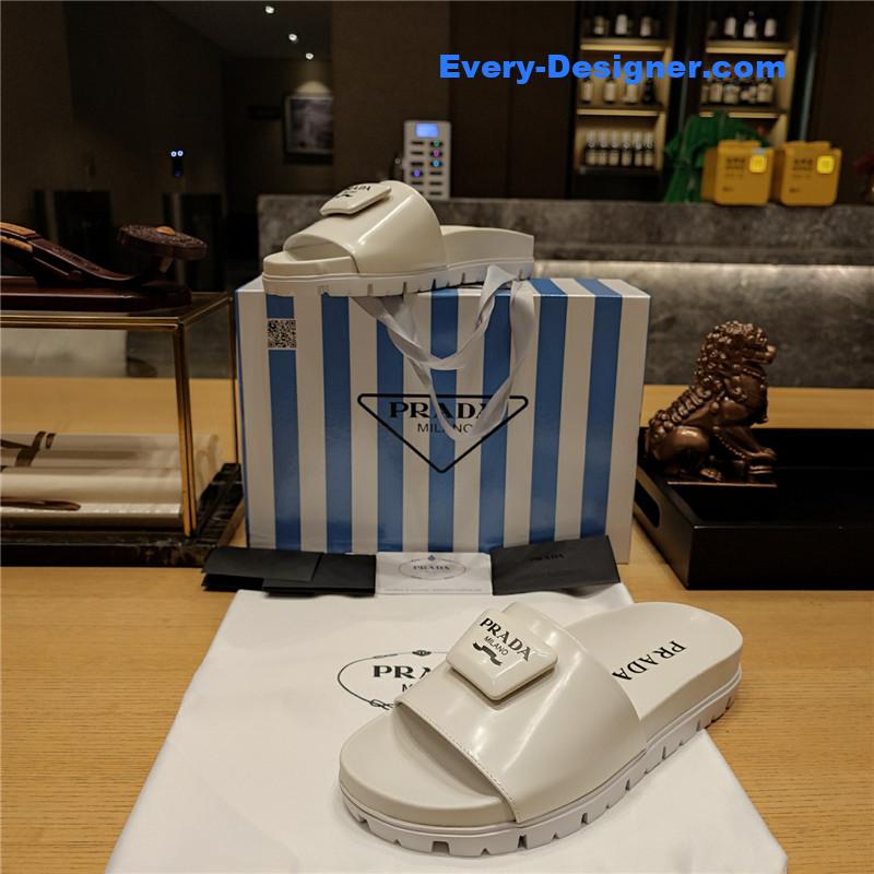 Pra*a “trapezoid logo logo creative” bag buckle slippers
