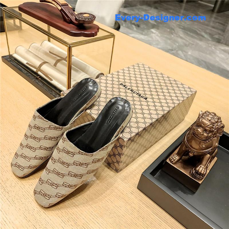 Ba1en*iaga padded flat toe slides