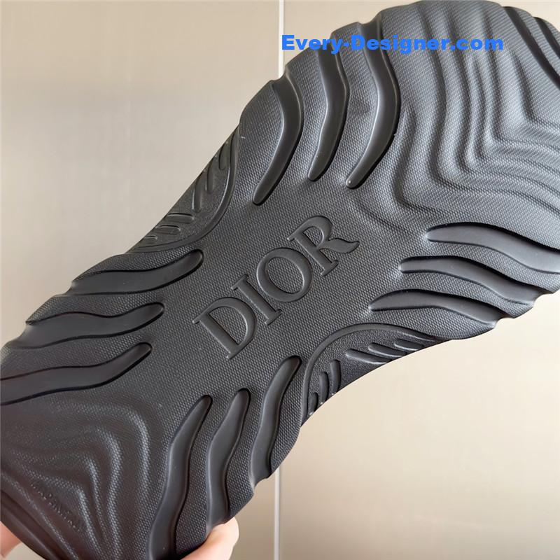 D10r couple models oblique platform slippers
