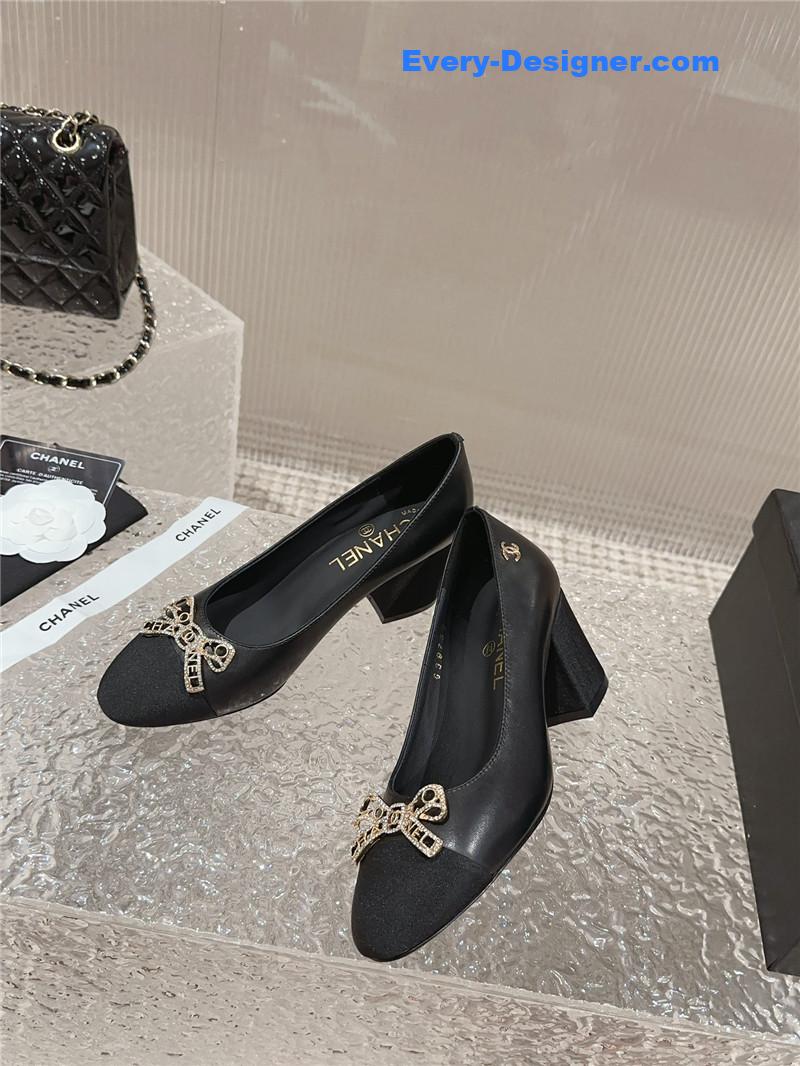 CC round toe gold chain shoes