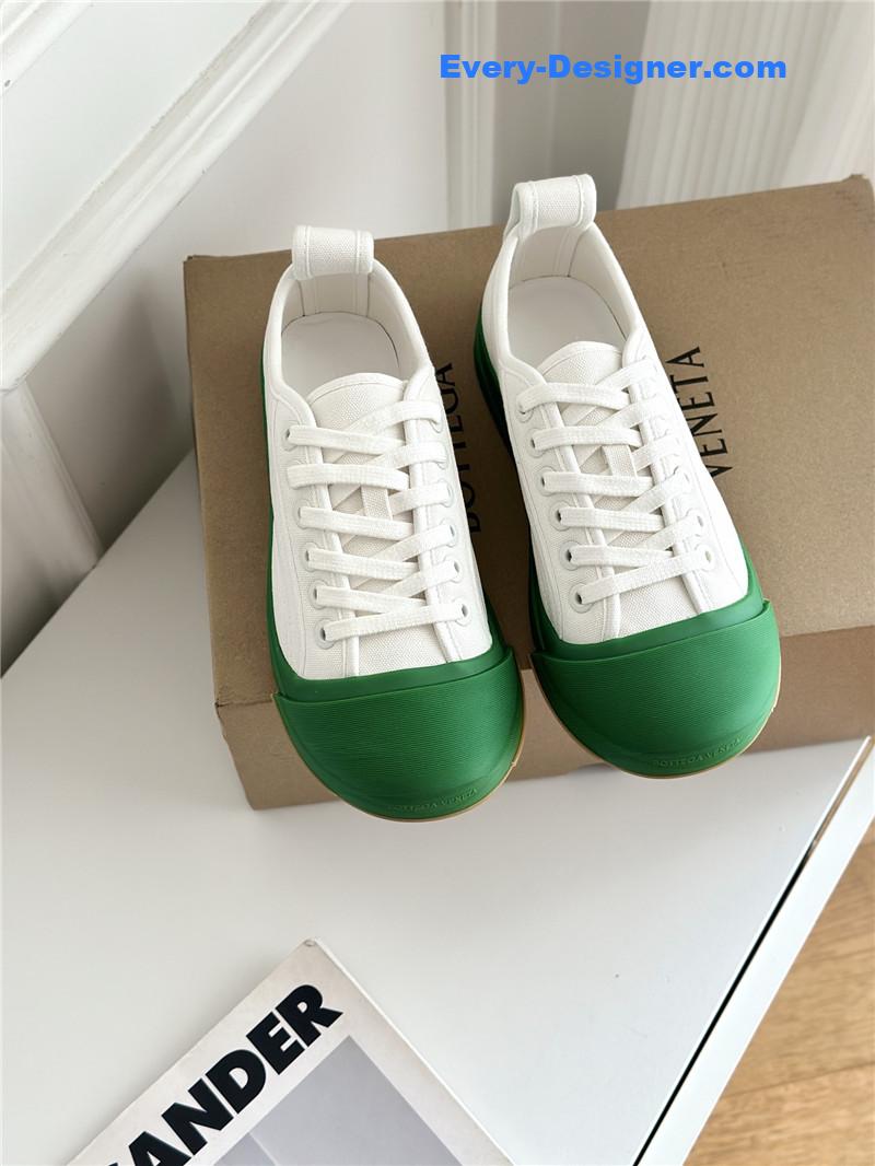 b0tt*ga Ven*ta couple sneakers
